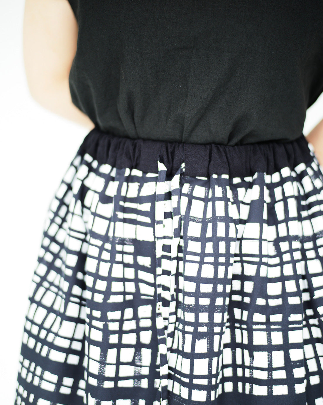 finger line reversible skirt check