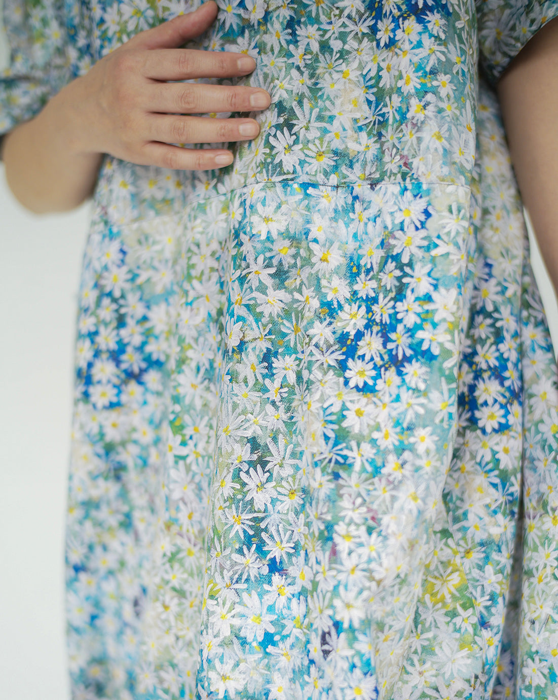 white flowers front pocket dress